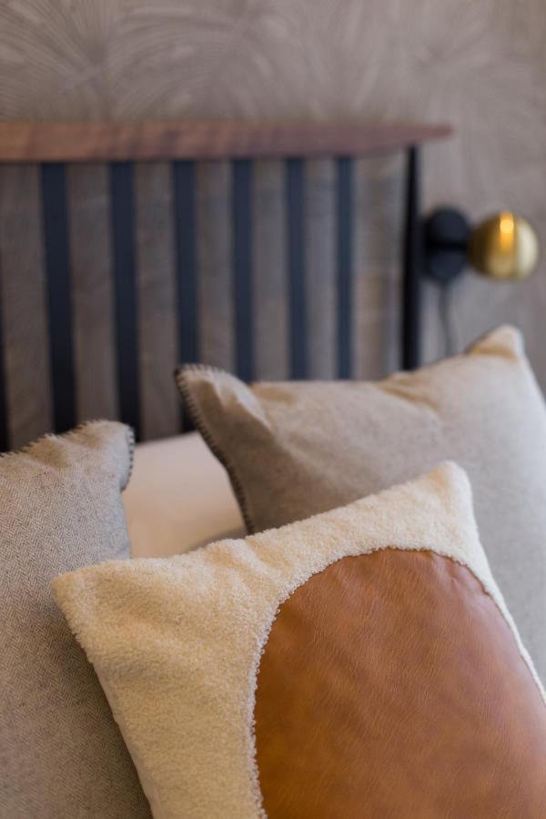 Romantic Studio In The Heart Of Little Italy By Den Stays Montreal Exterior foto